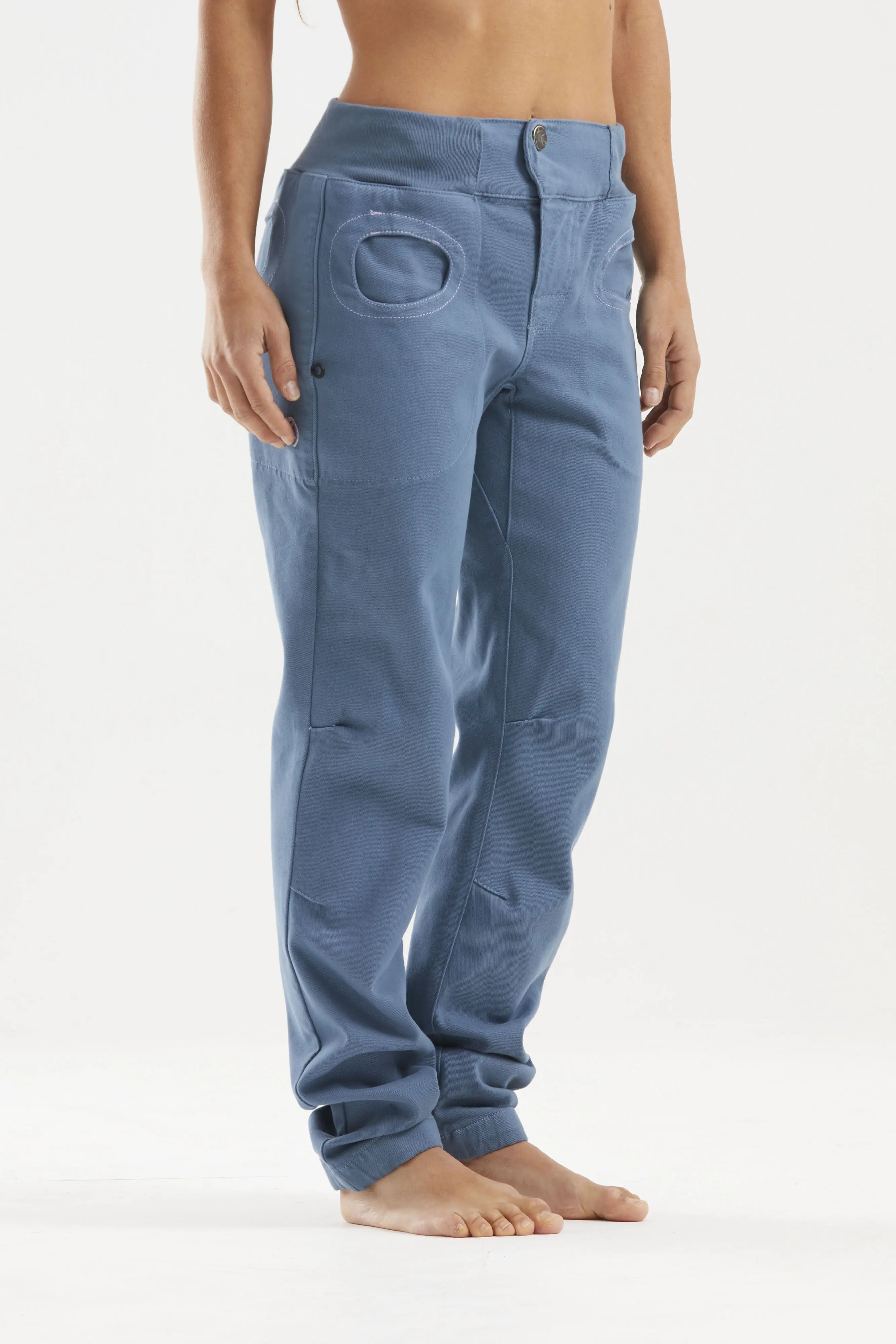 Women wearing ONDA ROCK climbing trousers in slim fit, front and side view for outdoor and climbing wear.