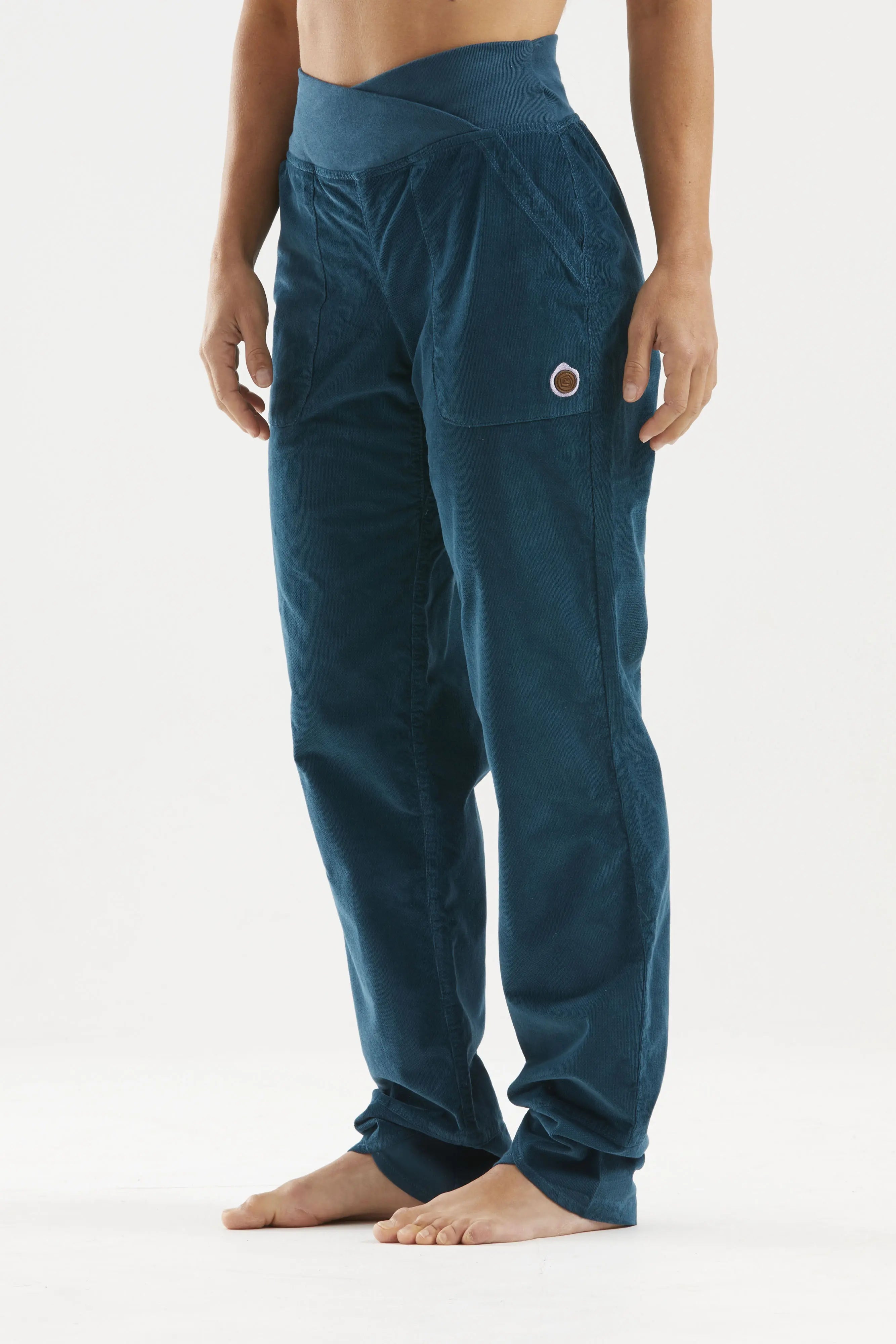 Olly trousers for climbing and outdoor adventures – breathable organic cotton made in Italy